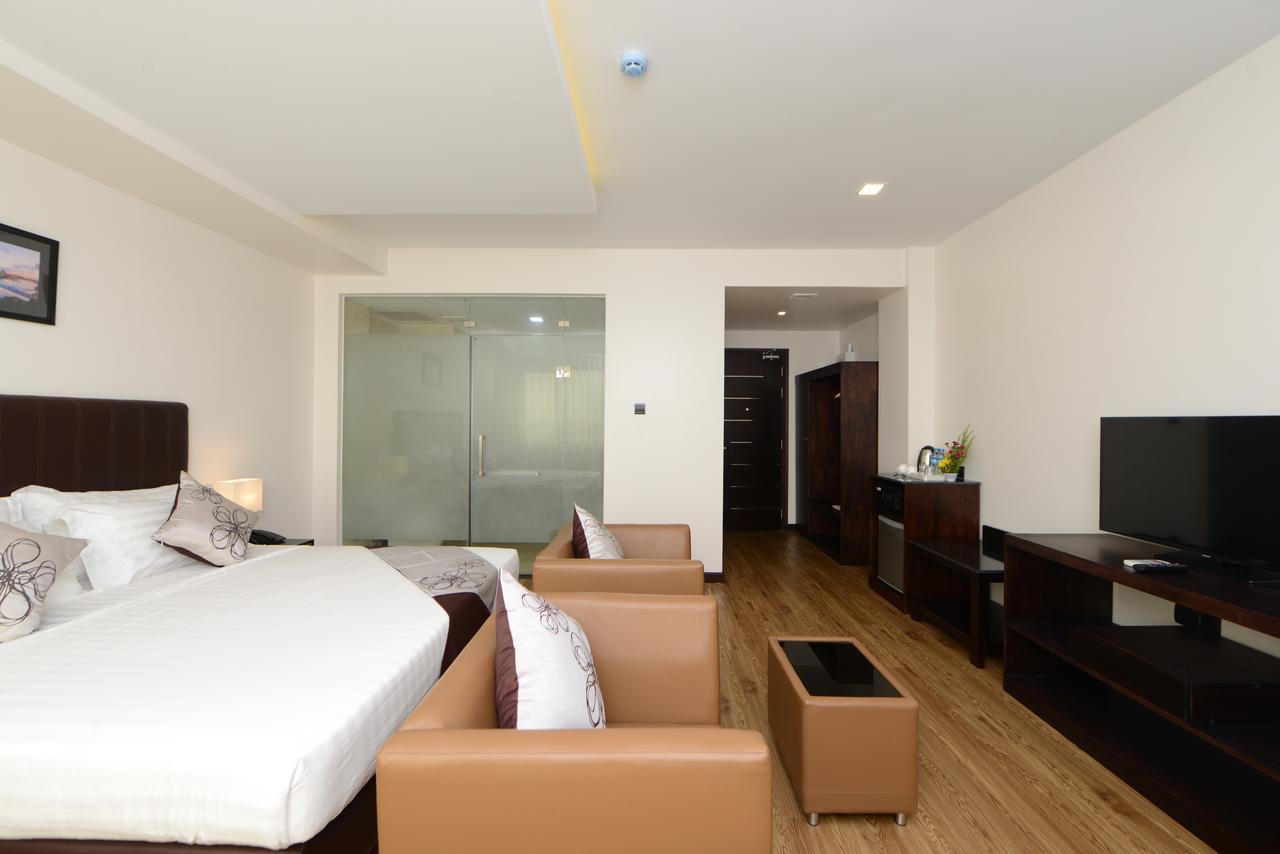 Hotel Lexus Янгон Экстерьер фото
