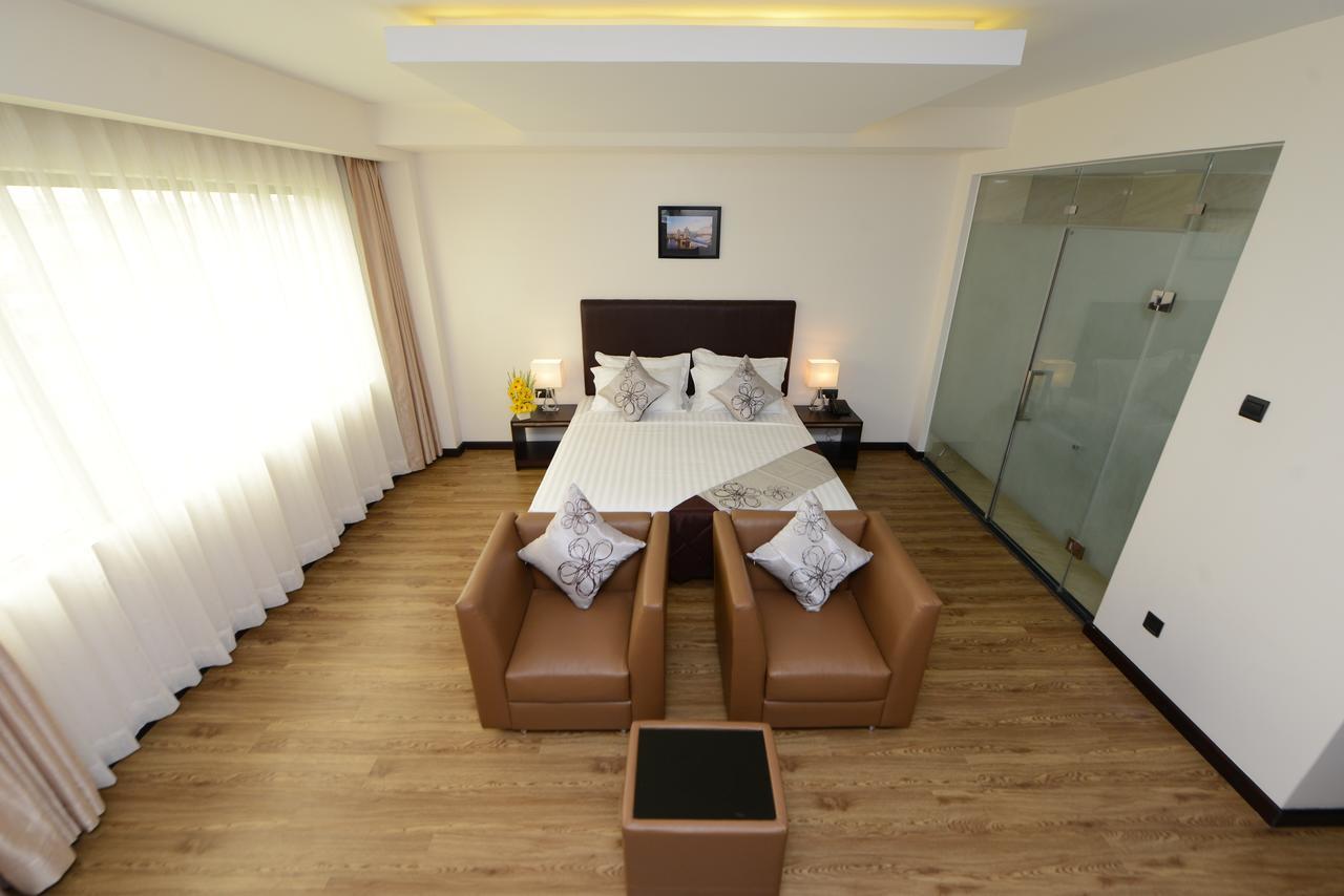 Hotel Lexus Янгон Экстерьер фото