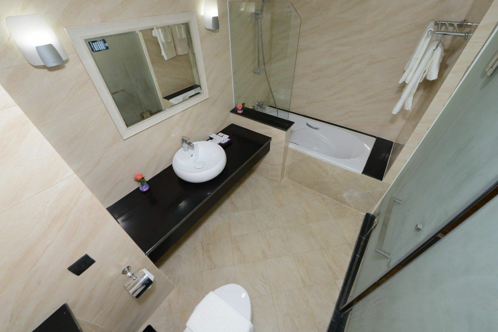 Hotel Lexus Янгон Экстерьер фото